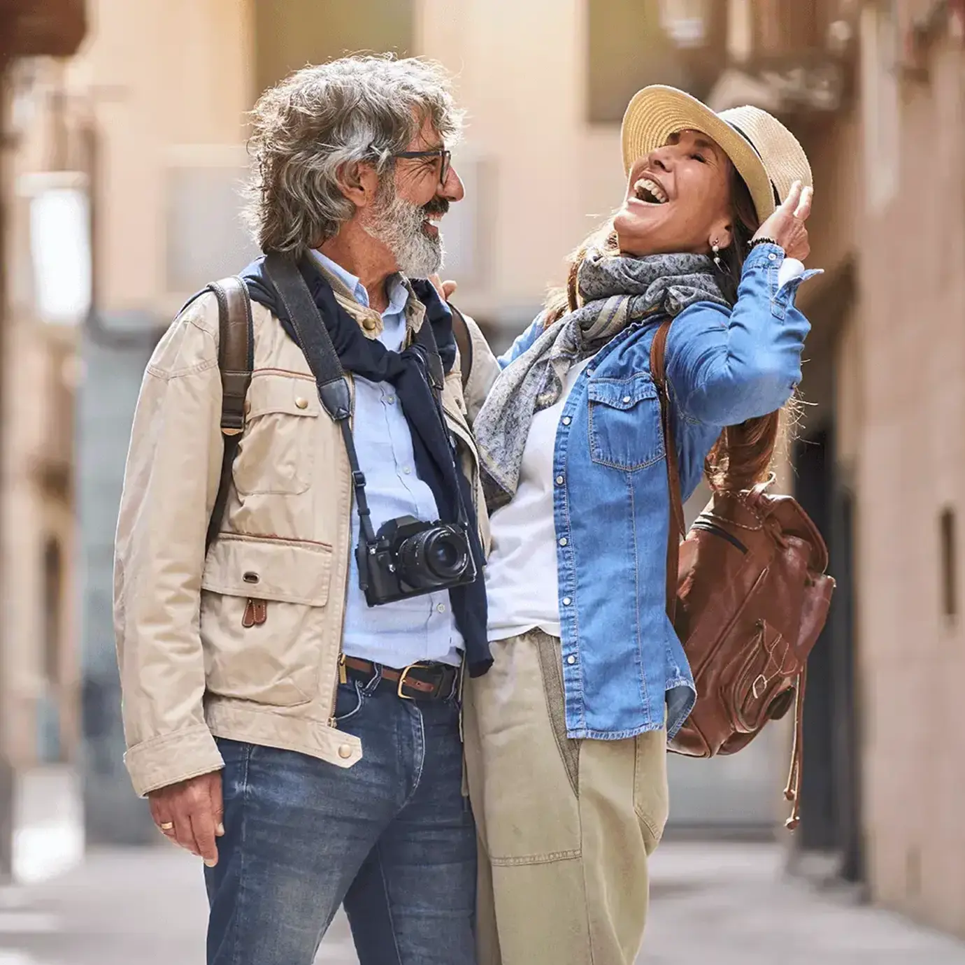Older adults travelling together in retirement