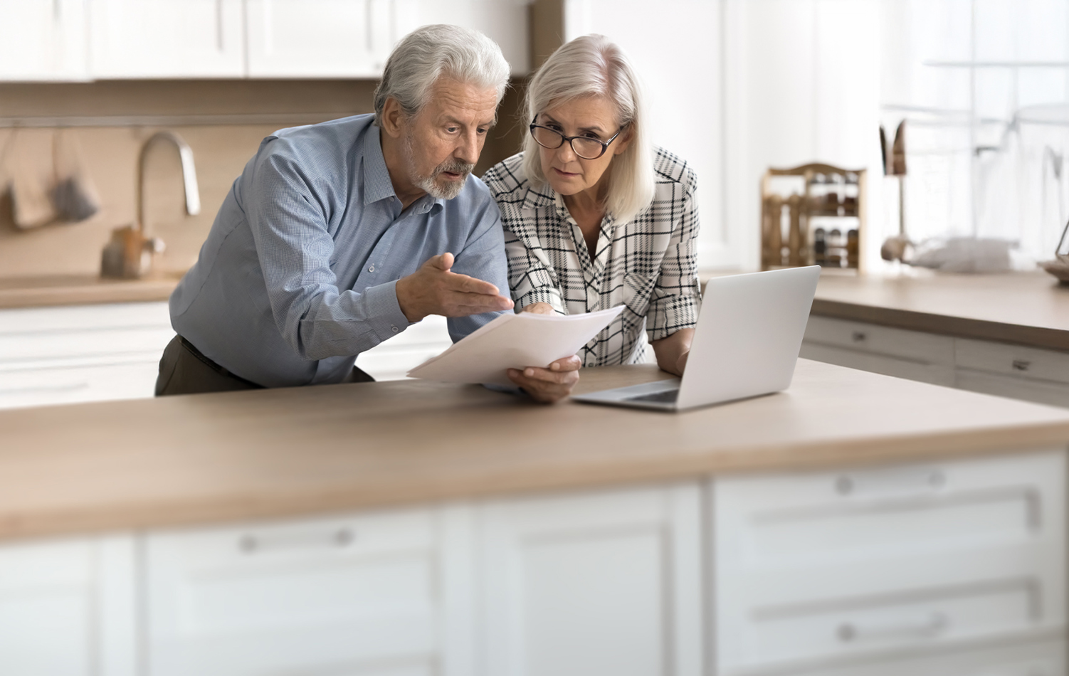 Senior man and woman reading